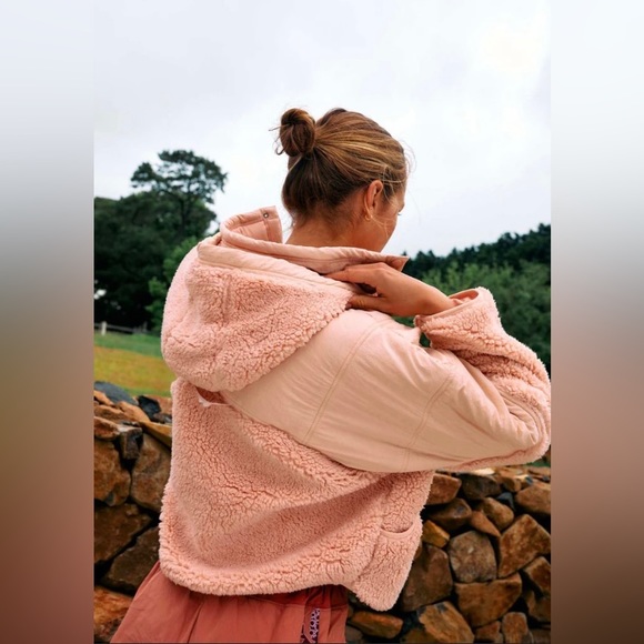 NWT FREE PEOPLE SHERPA JACKET - Picture 2 of 3